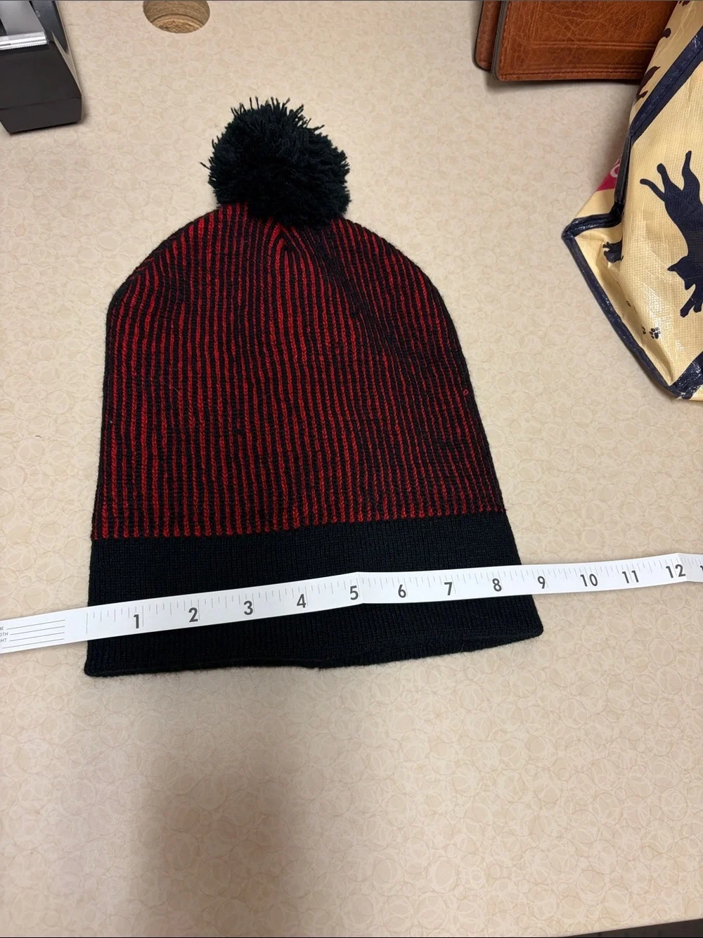 Nintendo Super Mario Knit Pom Beanie - Black & Red